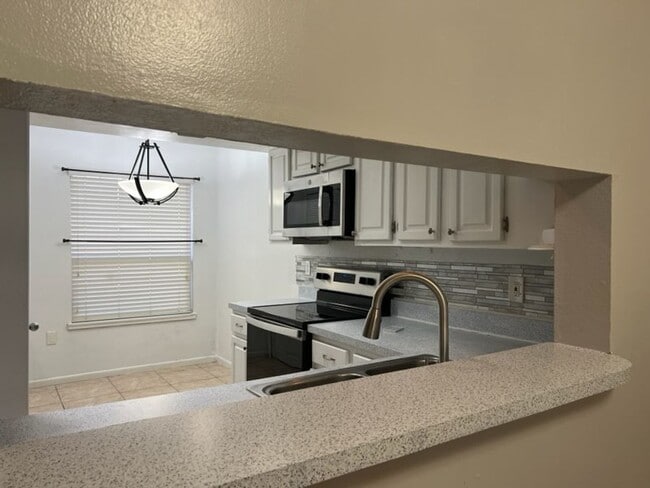 Building Photo - PRICE REDUCED!  Stylish 2 BR 2 BA Condo w/ Modern Amenities & Prime Parking!