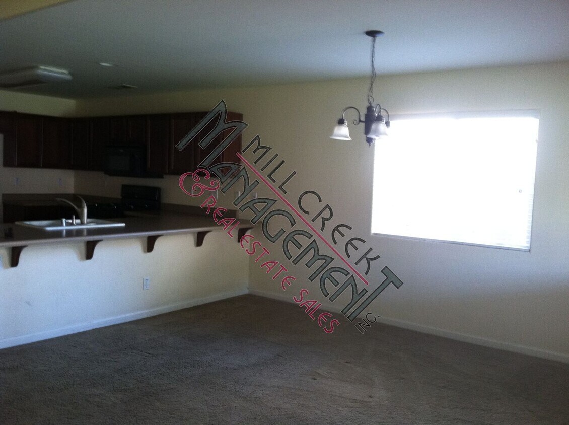 Foto del edificio - HOUSE in Northeast Area-near Murray and Ar...