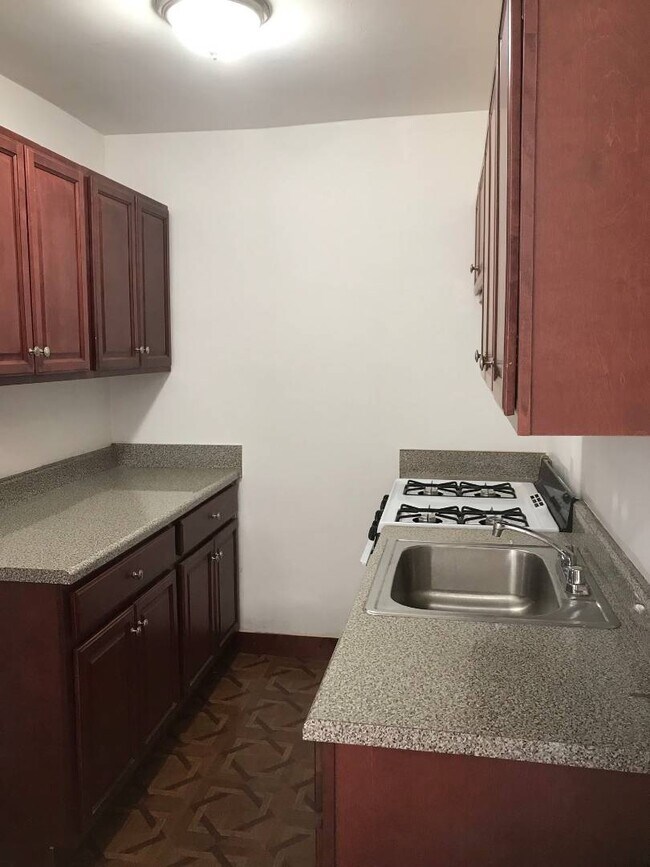 Foto del edificio - 1730 E 14th St