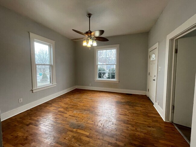 Foto del edificio - Large 2 bedroom 1 bath available now