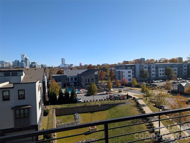 Foto del edificio - 2322 Elizabeth Ml Pl