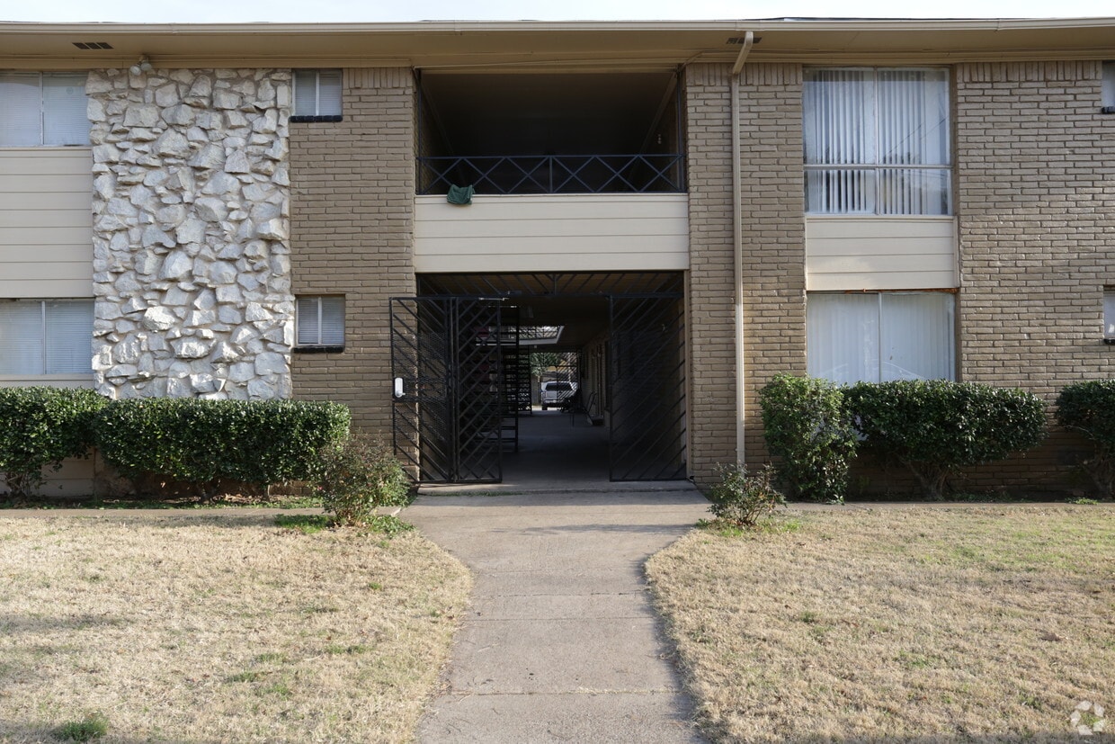 Building Photo - Le Andro Apartments