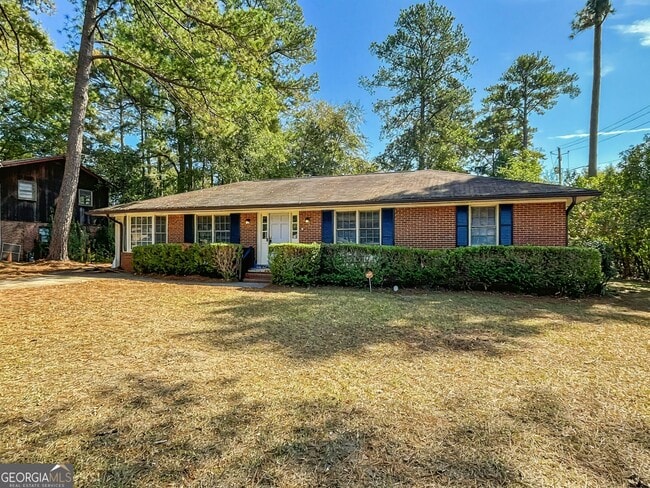 Building Photo - 1831 Tanglewood Rd
