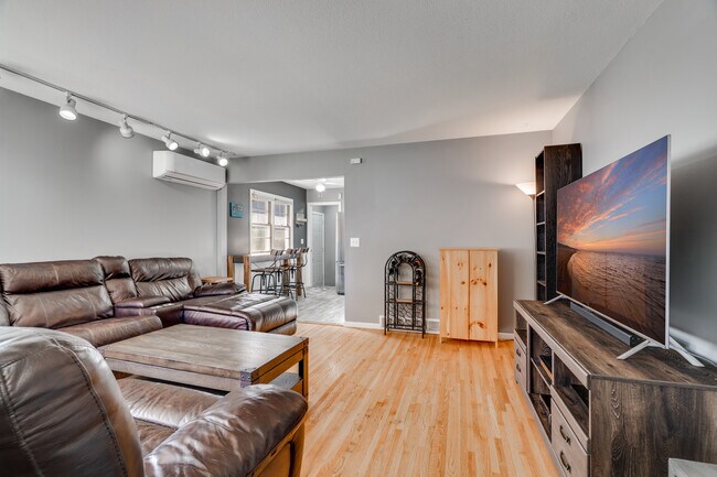 Sala de estar - 5314 Hiawatha Ln