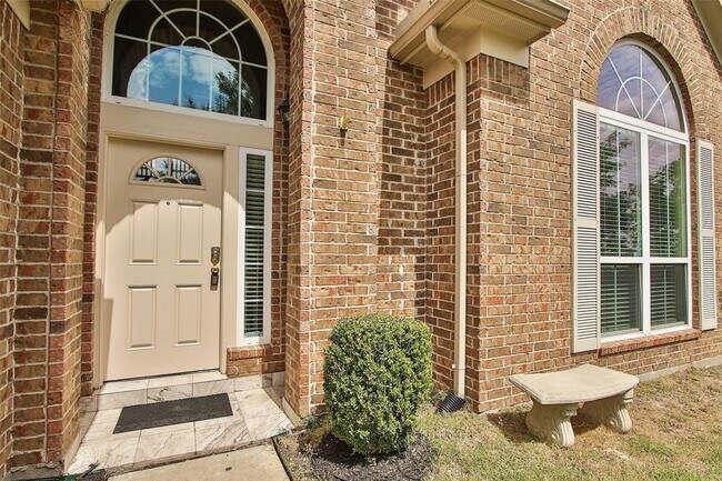 Building Photo - 18418 Cypress Lake Village Dr