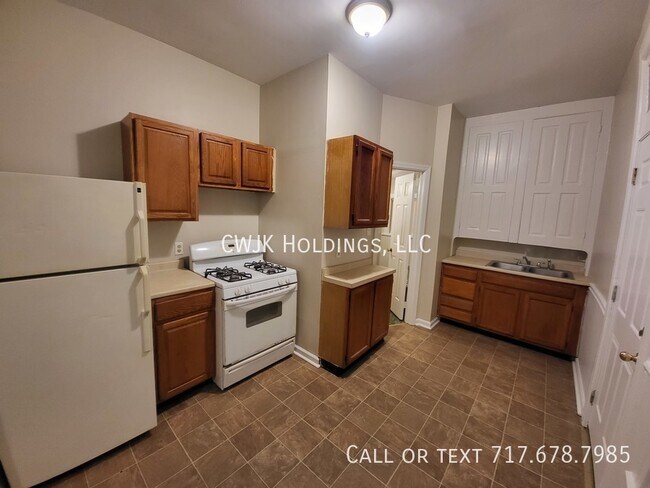 Building Photo - Cozy One Bedroom Apartment