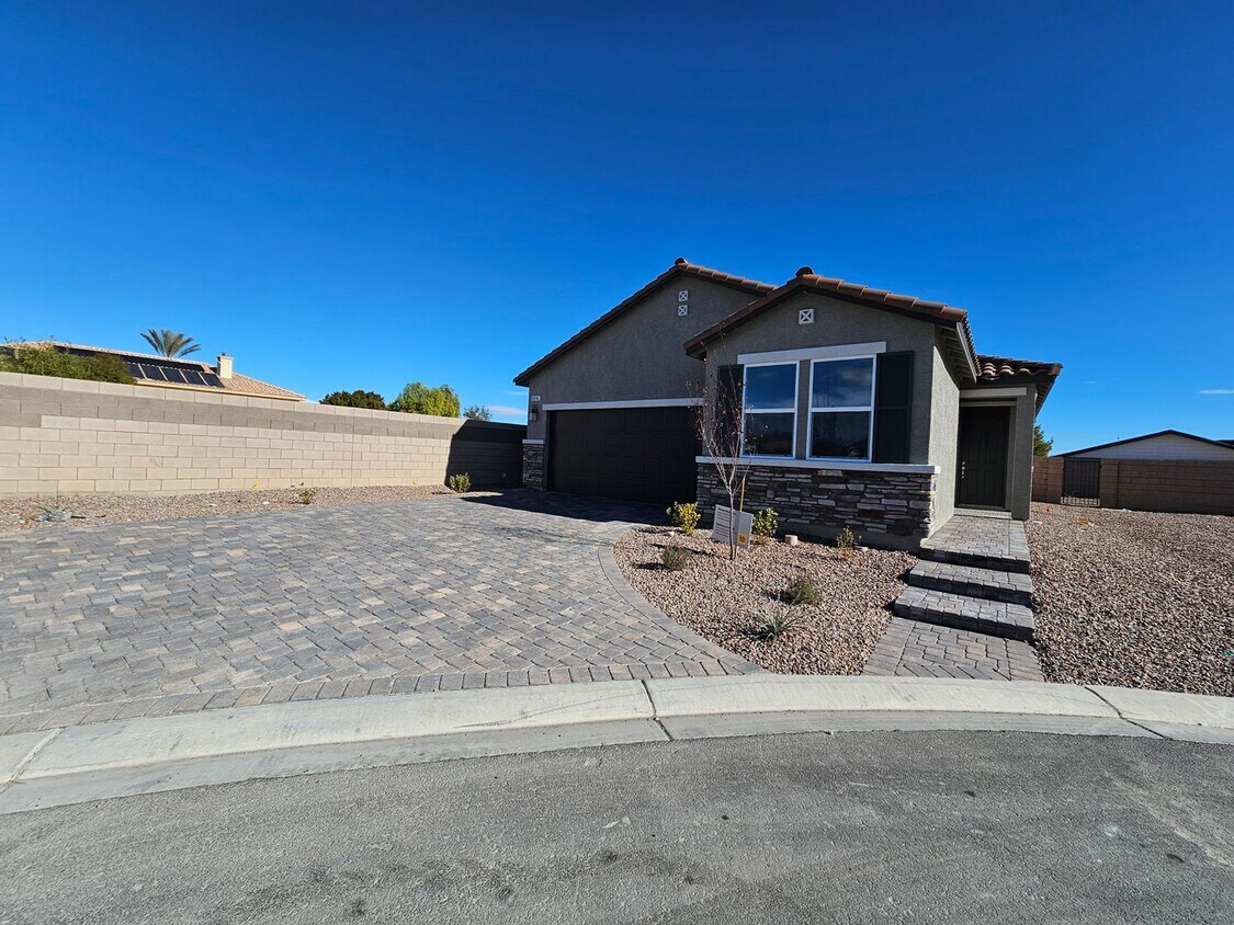 Brand New 3 Bedroom Single Story Home House Rental in Enterprise, NV