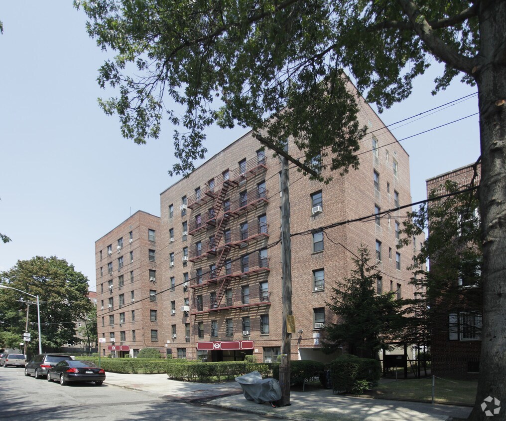 85-31 120th ¡St - 85-31 120th St