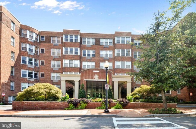 Foto del edificio - 2500 Q St NW