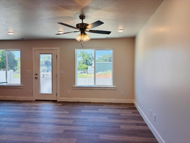 Building Photo - 655 S 85 E
