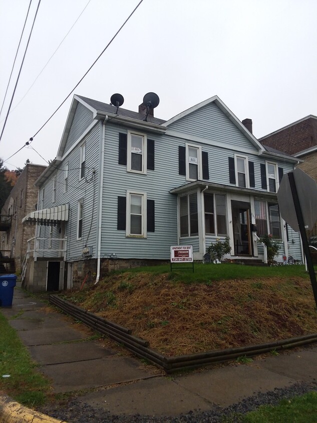 Primary Photo - $595 for a 3 bedroom in Ellwood City!