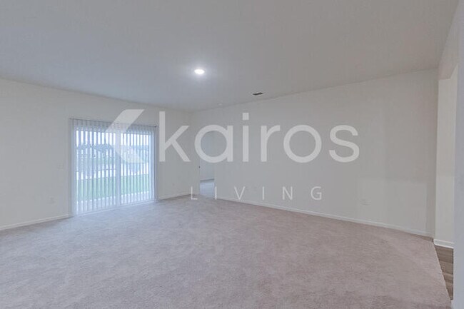 Building Photo - 653 Castillo Dr