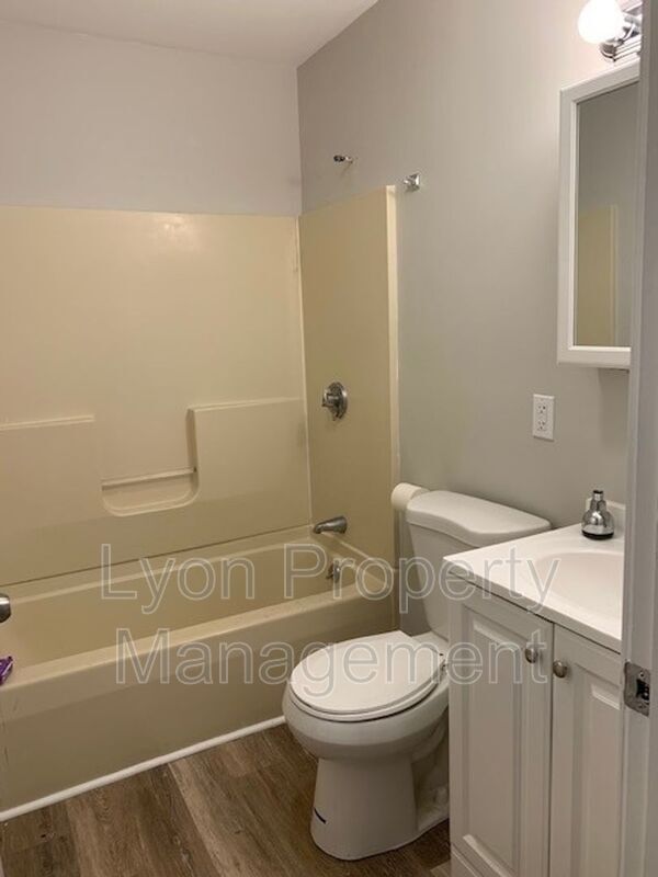 Building Photo - 235 Weeden St