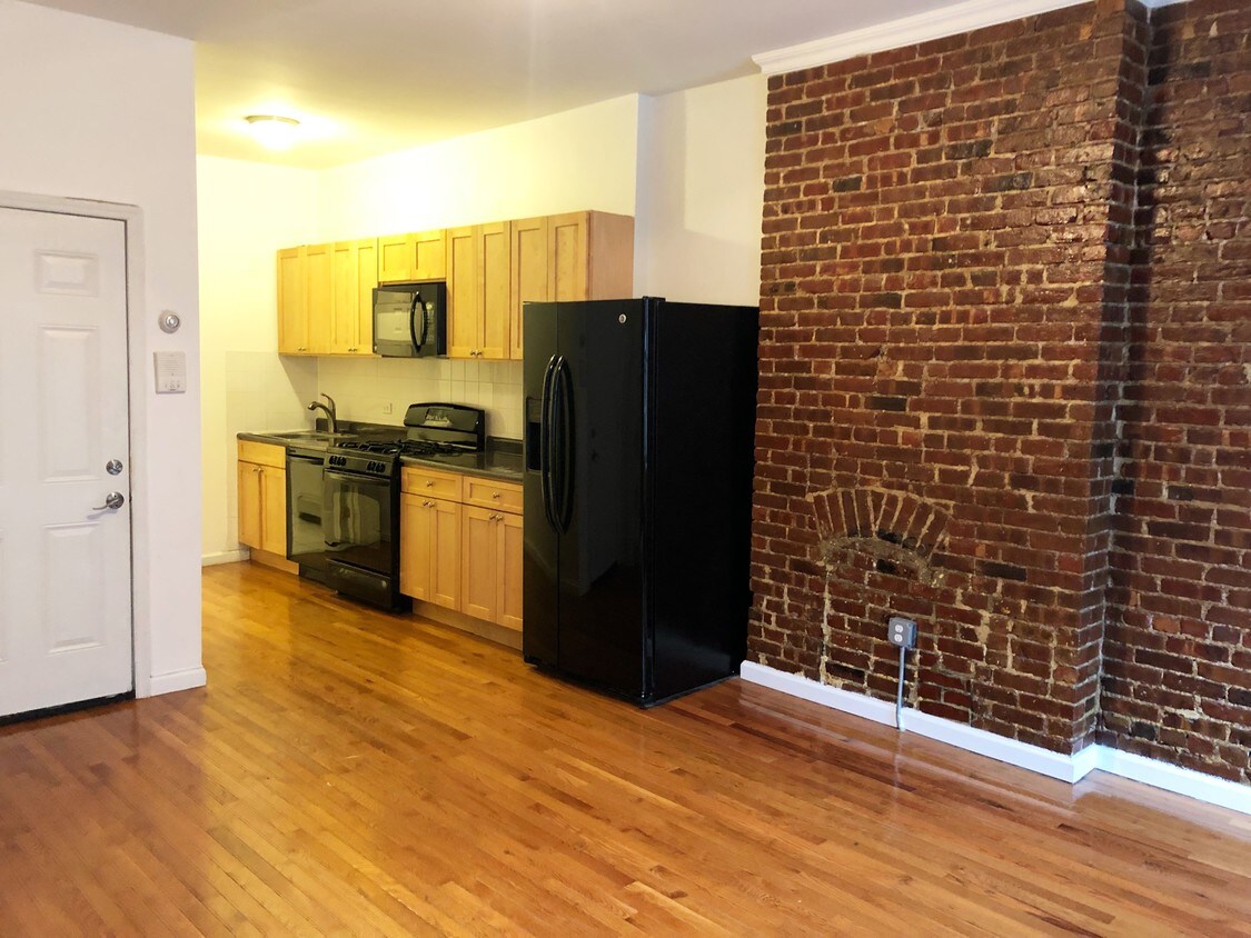 living room/kitchen - 312 Pleasant Ave
