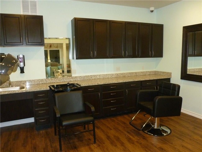 Building Photo - 301 Elk Dr