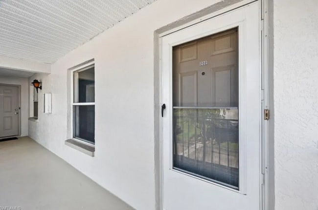 Building Photo - Charming 2 Bed 2 Bath Condo in Naples COMING SOON