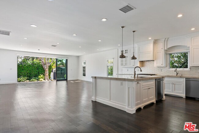 Foto del edificio - 1166 Beverwil Dr