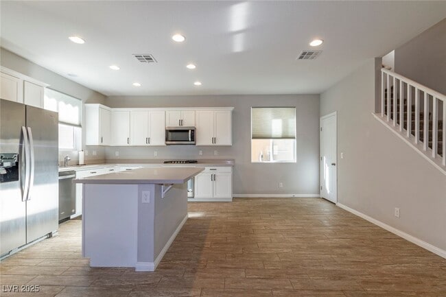 Building Photo - 10461 Skye Summit Ave