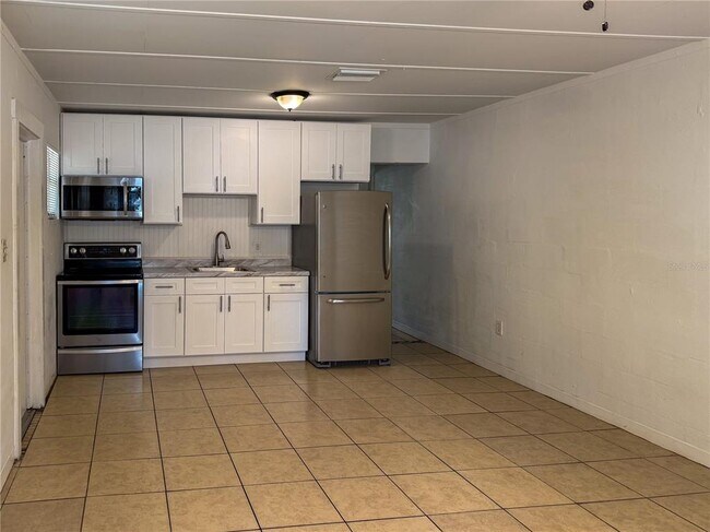 Foto del edificio - 9801 N 11th St