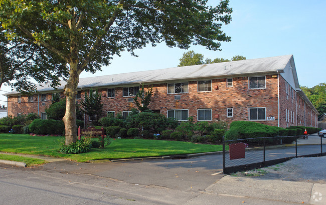 Foto del edificio - Heckscher Park Gardens