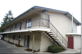 Building Photo - 16000 Mateo St