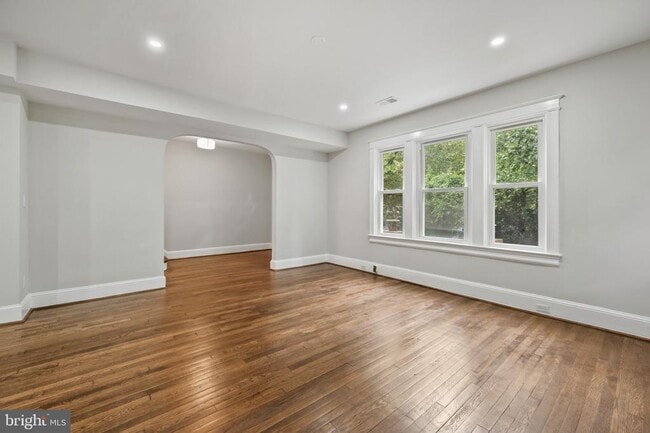Building Photo - 3551 Hertford Pl NW