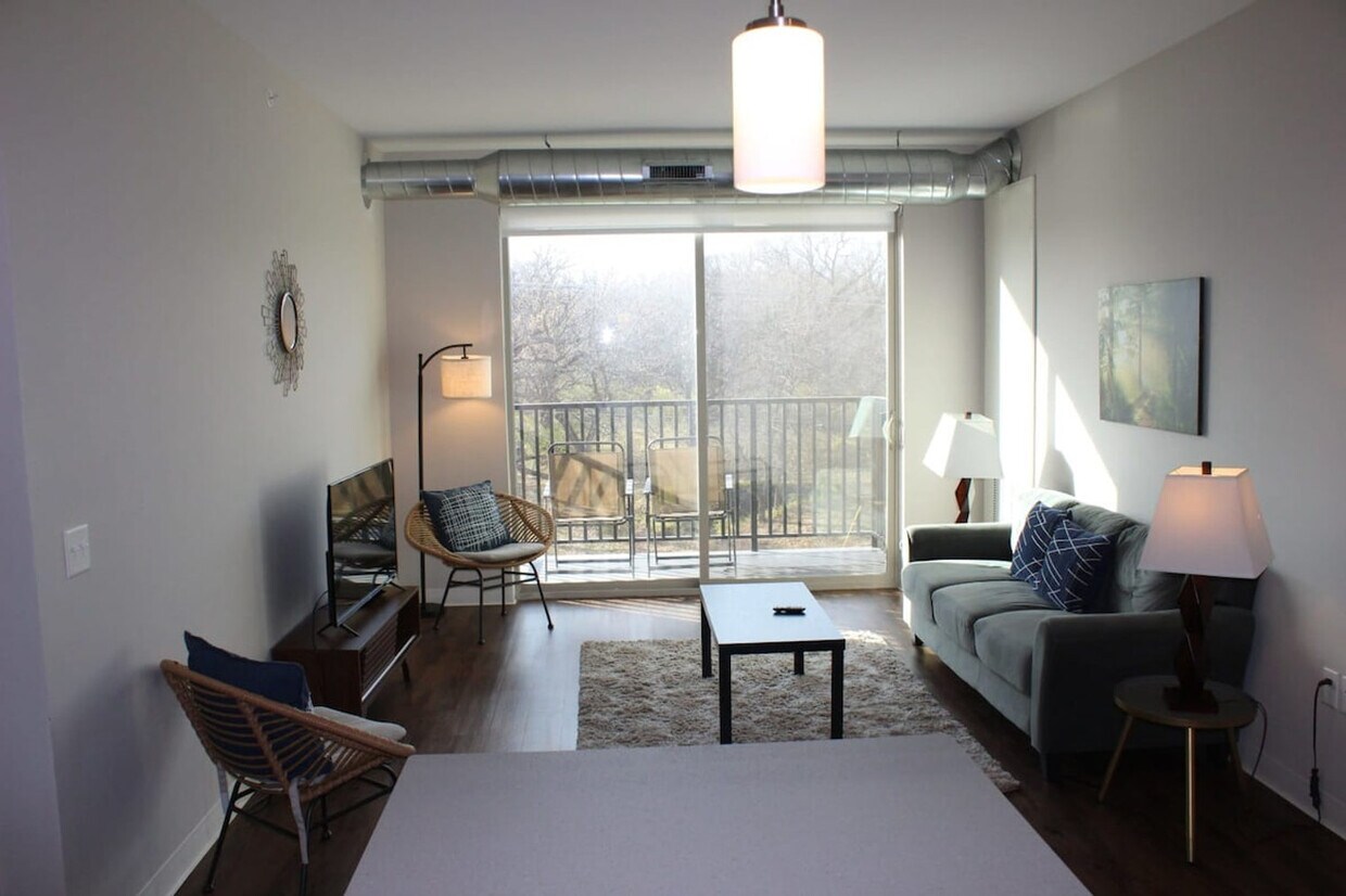 Foto principal - 4415 Lincoln Way