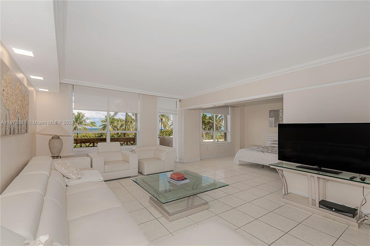 Foto principal - 10185 Collins Ave