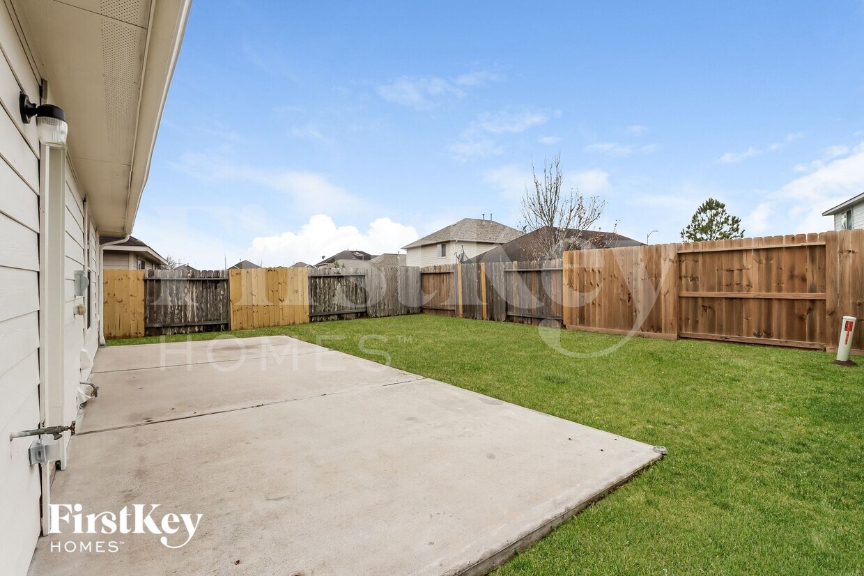 Foto del edificio - 13531 High Banks Ln
