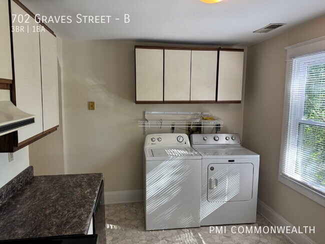 Building Photo - 702 Graves St
