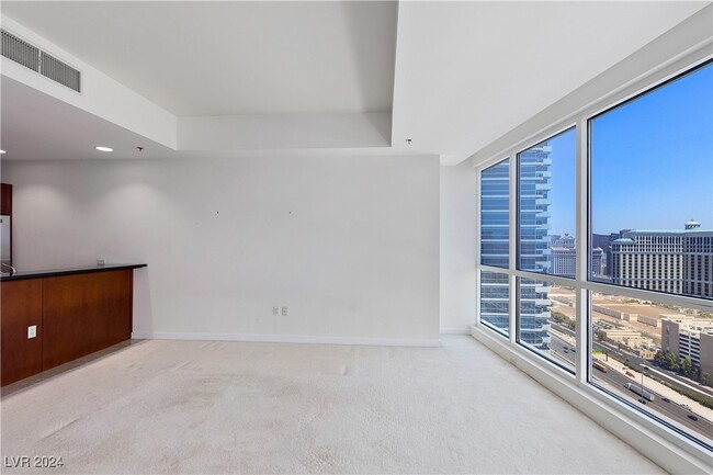 Building Photo - 4525 Dean Martin Dr