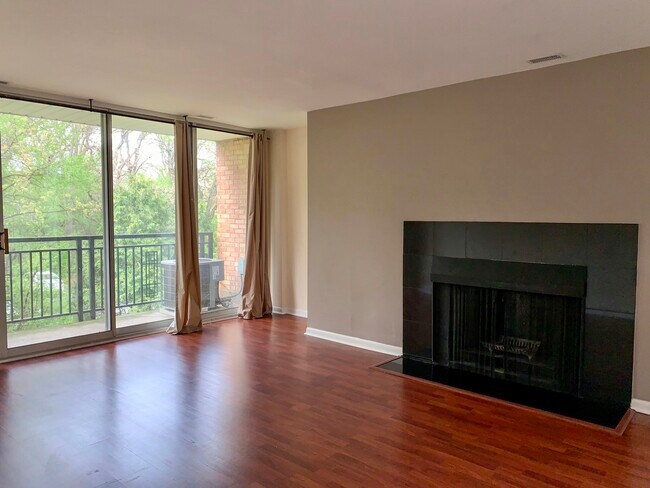 Foto del edificio - 1811 Four Lakes Ave