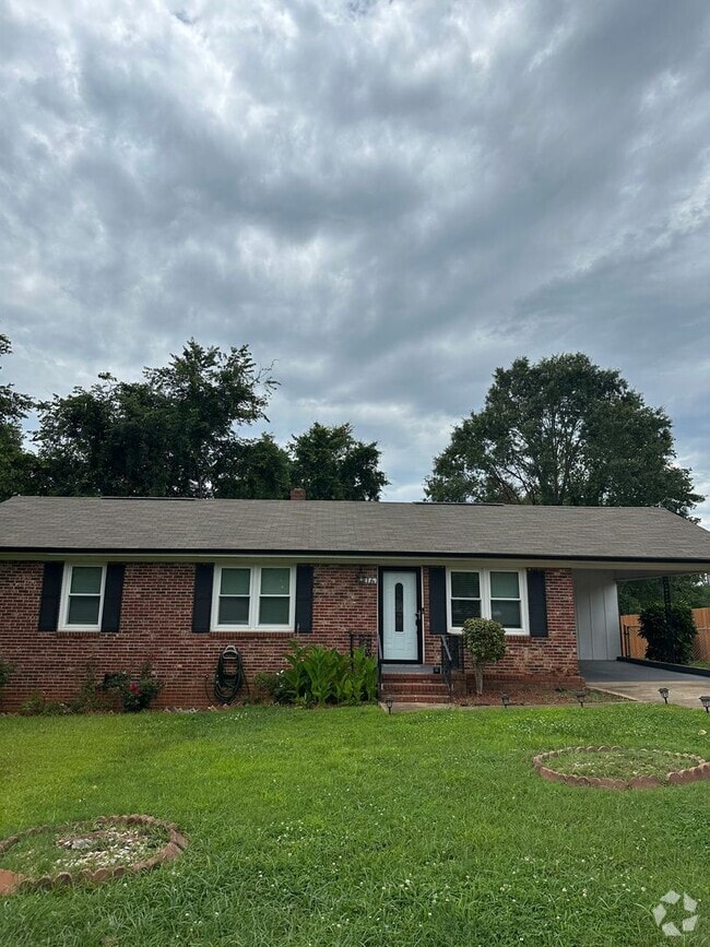 Building Photo - 16 Dunlap Dr