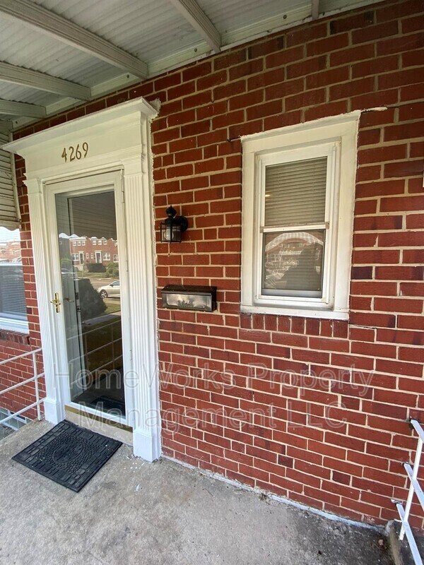Foto del edificio - 4269 Labyrinth Rd