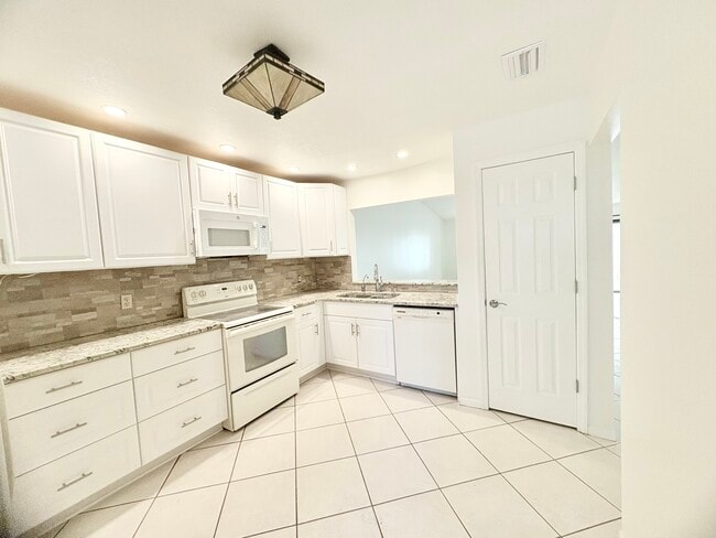 Building Photo - 1 Escondido Cir