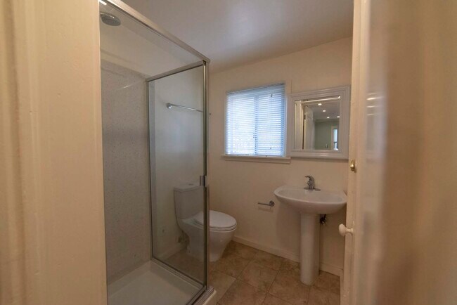 Guest Bathroom - 435 25th Ave
