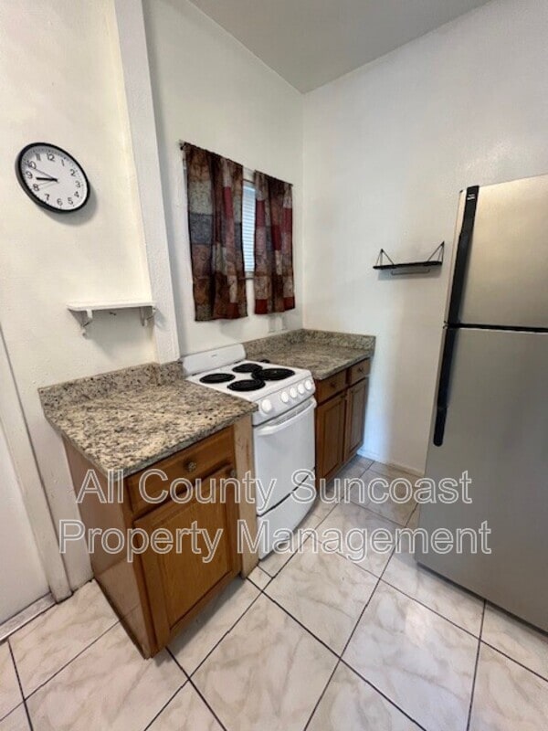 Building Photo - 4527-B 44th Ave N