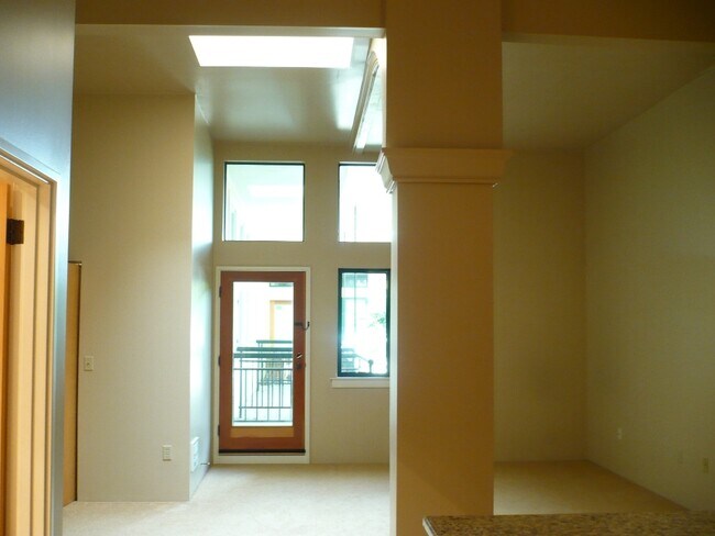 Foto del edificio - Spacious studio Condo near fairgrounds