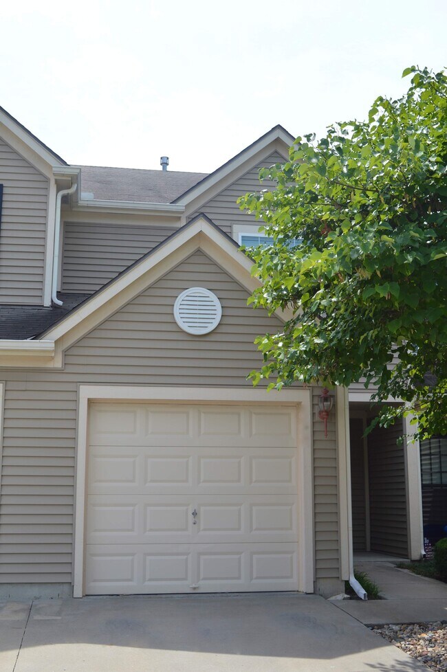 5432 N Hickory St, Kansas City, MO 64118 Townhome Rentals in Kansas City MO