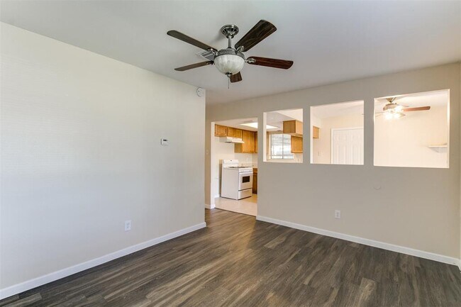 Building Photo - 6355 French Chateau Dr