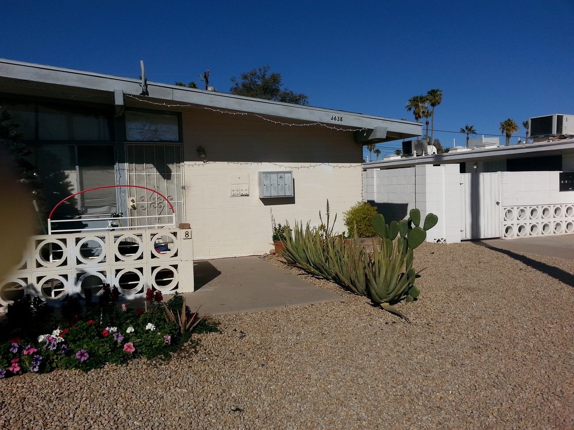 Building Photo - 6632-& 6638 E Earll Dr