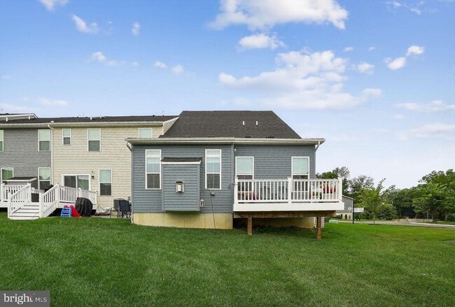 Building Photo - 701 Cascade Way