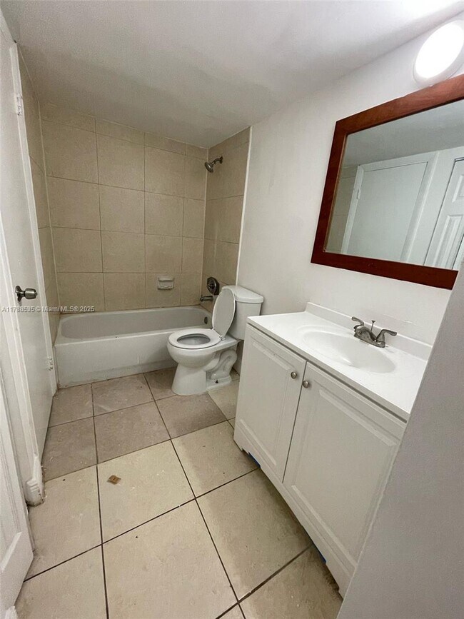 Foto del edificio - 486 NW 165th St