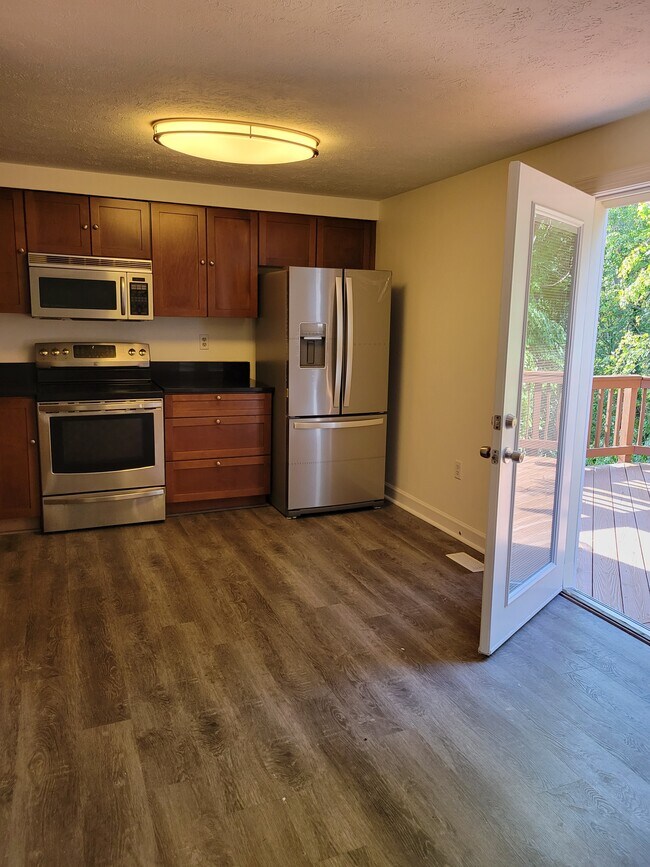 Building Photo - 1256 Seminole Dr