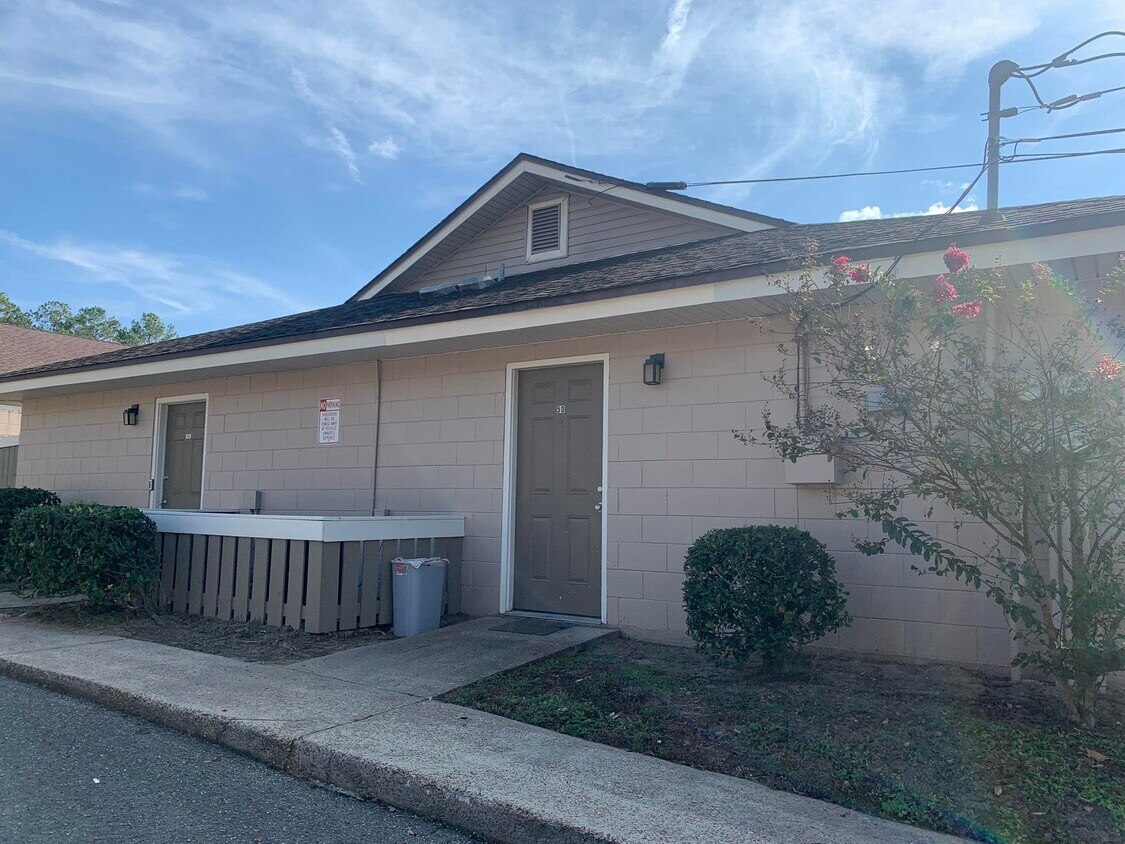 2241 W Pensacola St Unit 50, Tallahassee, FL 32304 Condo for Rent in