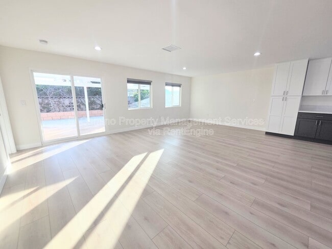 Building Photo - 5662 Cathy Ln