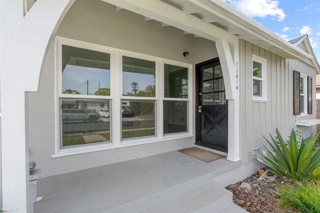 Foto del edificio - 3 br, 2 bath House - 11414 Francis Place