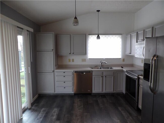 Building Photo - 2258 Antoinette Way