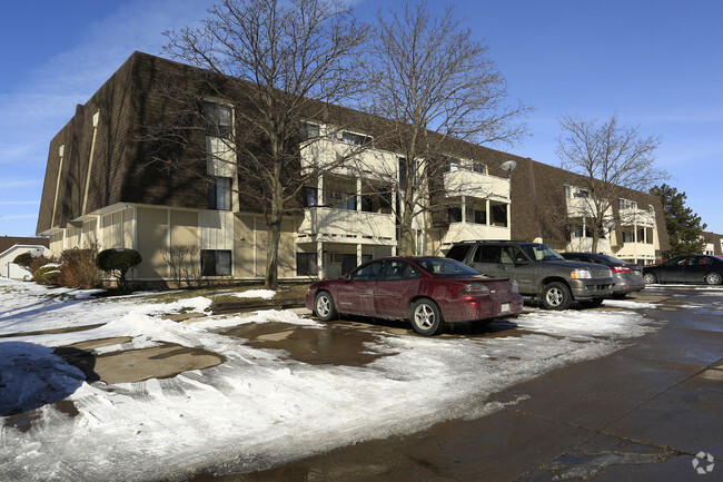 Building Photo - Oak Hills West Apartments