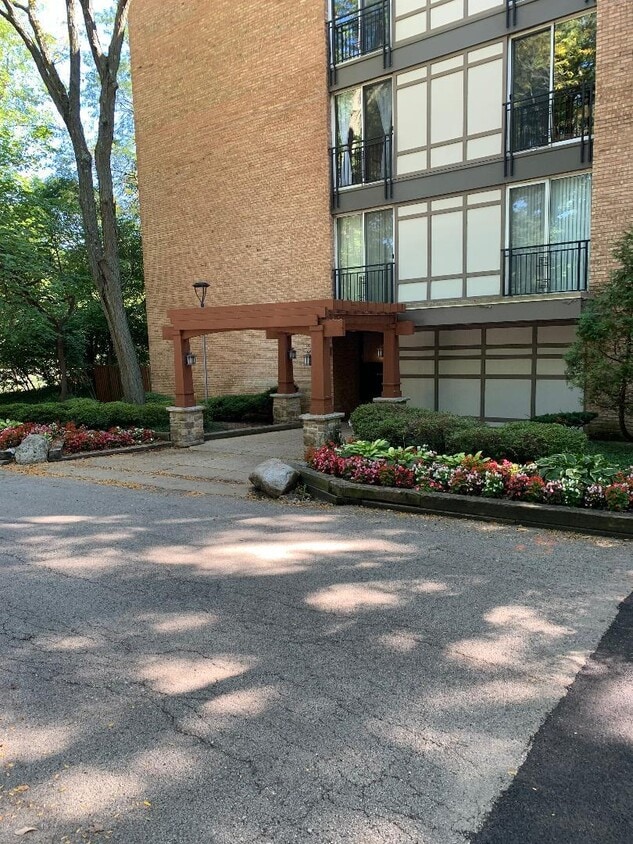 Primary Photo - 5800 Oakwood Dr